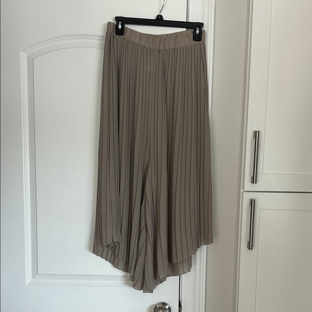 Stylish Taupe Pleated Trousers